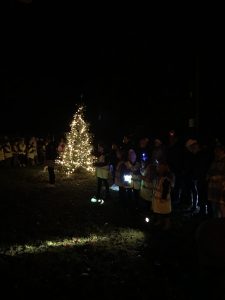 Christmas tree with singers